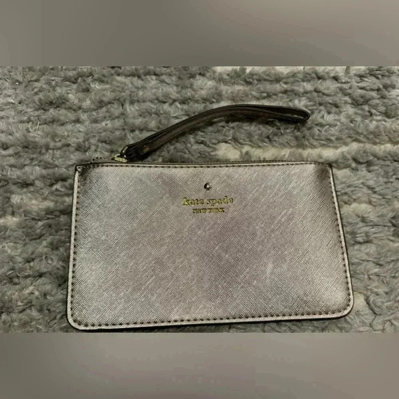 Kate spade  ♠️ wristlet - Picture 1 of 1